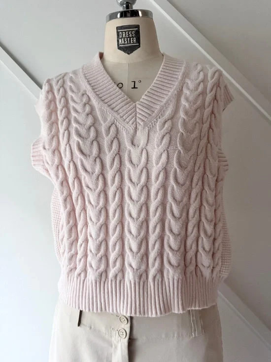 Aritzia Sunday Best Cable Knit Sweater Vest Pink XS| Preppy Cropped V-Neck - Picture 3 of 13